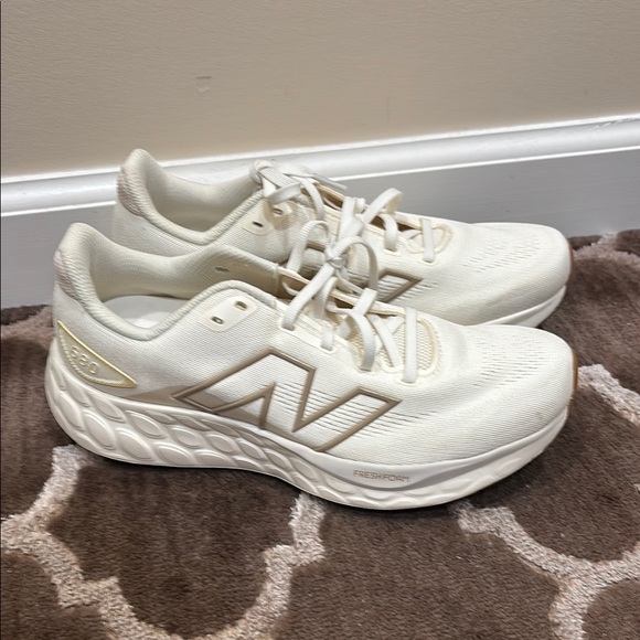 New Balance Women's 680 sneakers size 8 - Picture 1 of 8